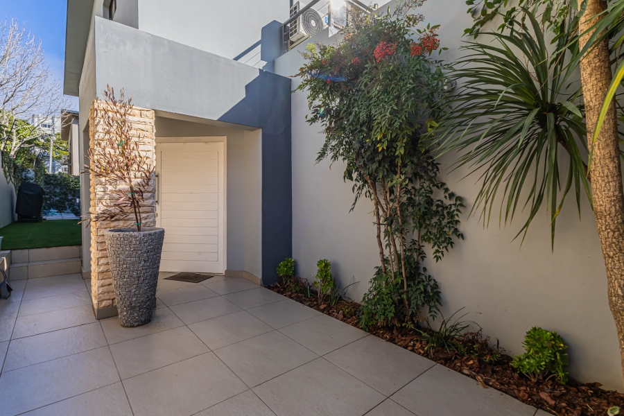 3 Bedroom Property for Sale in Sea Point Western Cape